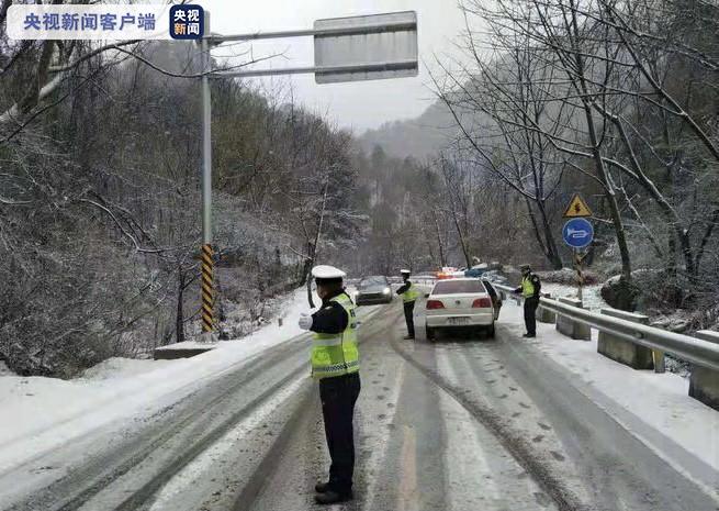 西安气温骤降秦岭降雪210国道长安山区段实施交通管制