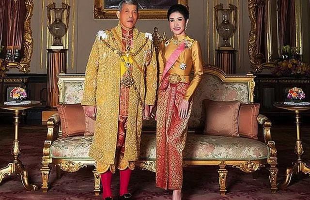 泰国王室实现双王后,贵妃诗妮娜36岁生日当天被封为"第二王后"