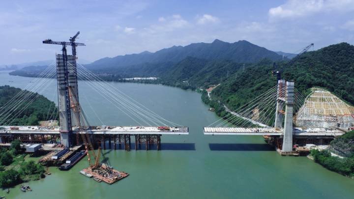 震撼今天凌晨湖杭铁路富春江特大桥主桥顺利合龙全线有望亚运会前通车