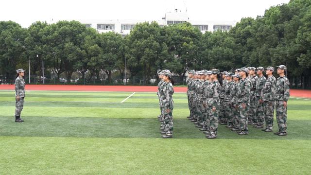 退伍女枪王领衔嘉兴南湖学院19名大学生组成别样军训教官队伍