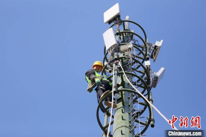 他回忆说,起初2g基站只能达到1公里一个基站,而且还要看当地环境是否