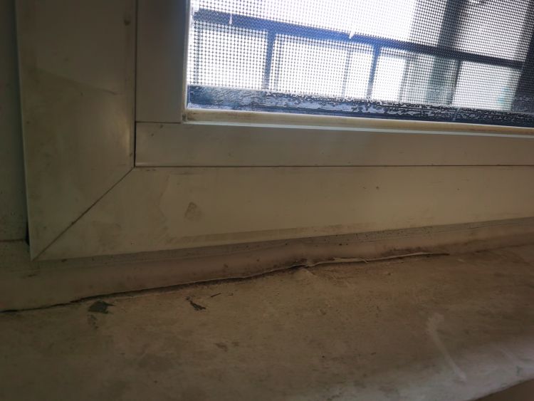 门窗框打胶开裂墙不平缺地暖压力表……青岛西海岸新区中铁阅峰毛坯房