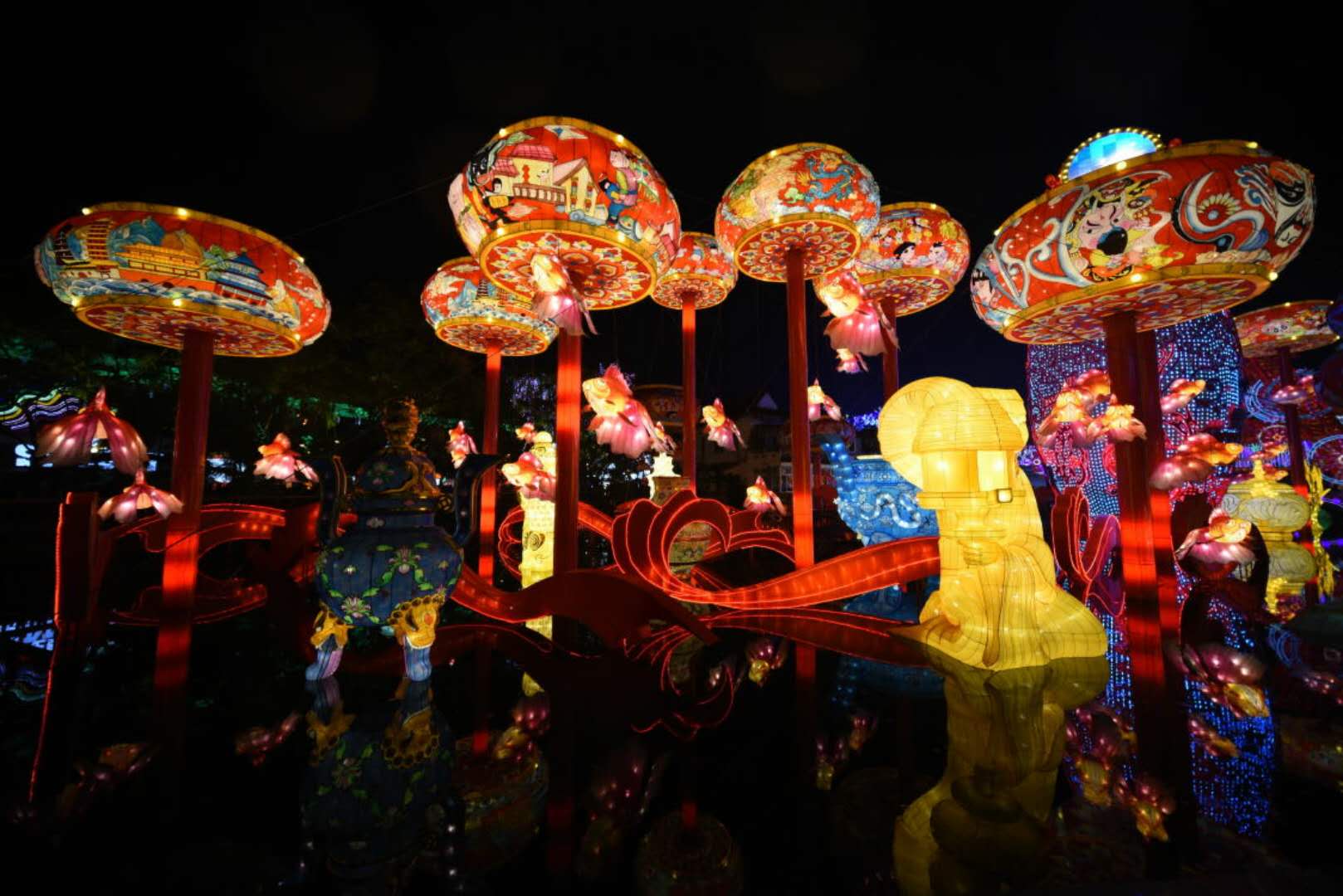自贡中华彩灯大世界签约落地 建成后每年接待
