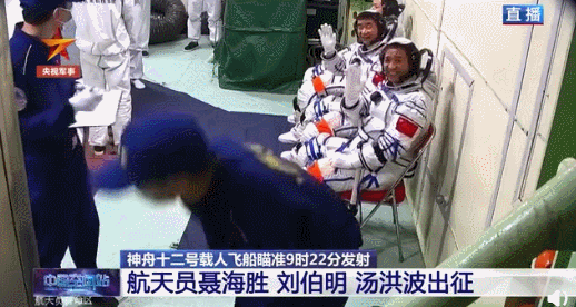 航天员手上拎的小箱子干啥用?在太空待3个月都吃啥