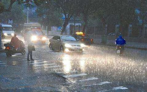 其中张家口,保定,石家庄西北部有中雨,局地有大雨,其他地区阴转多云