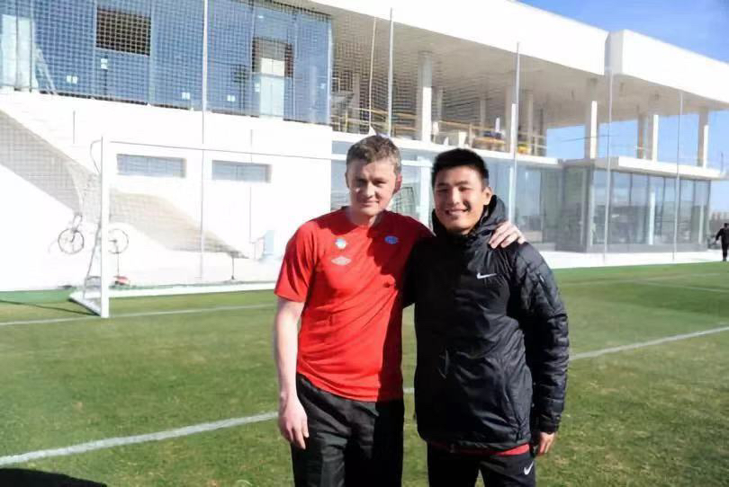 揭秘买到第一件西班牙人队武磊球衣的人