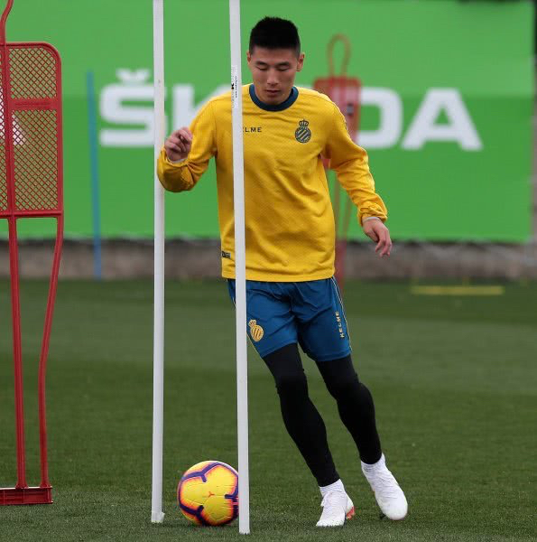 武磊入选西班牙人俱乐部20人大名单 首秀就在