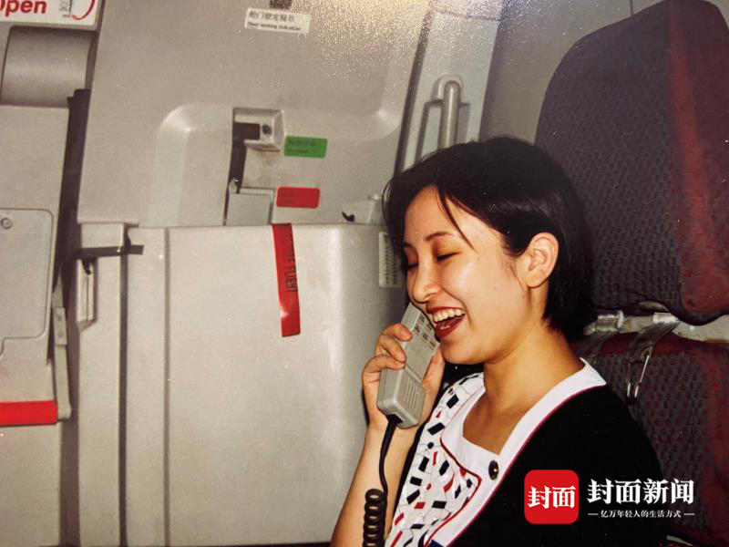 川航首位飞到退休的乘务长杨帆:26年坚持我的热爱,见证我国民航业发展