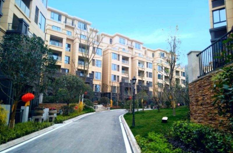 刚需购房一梯两户vs两梯四户,这样选最划算!