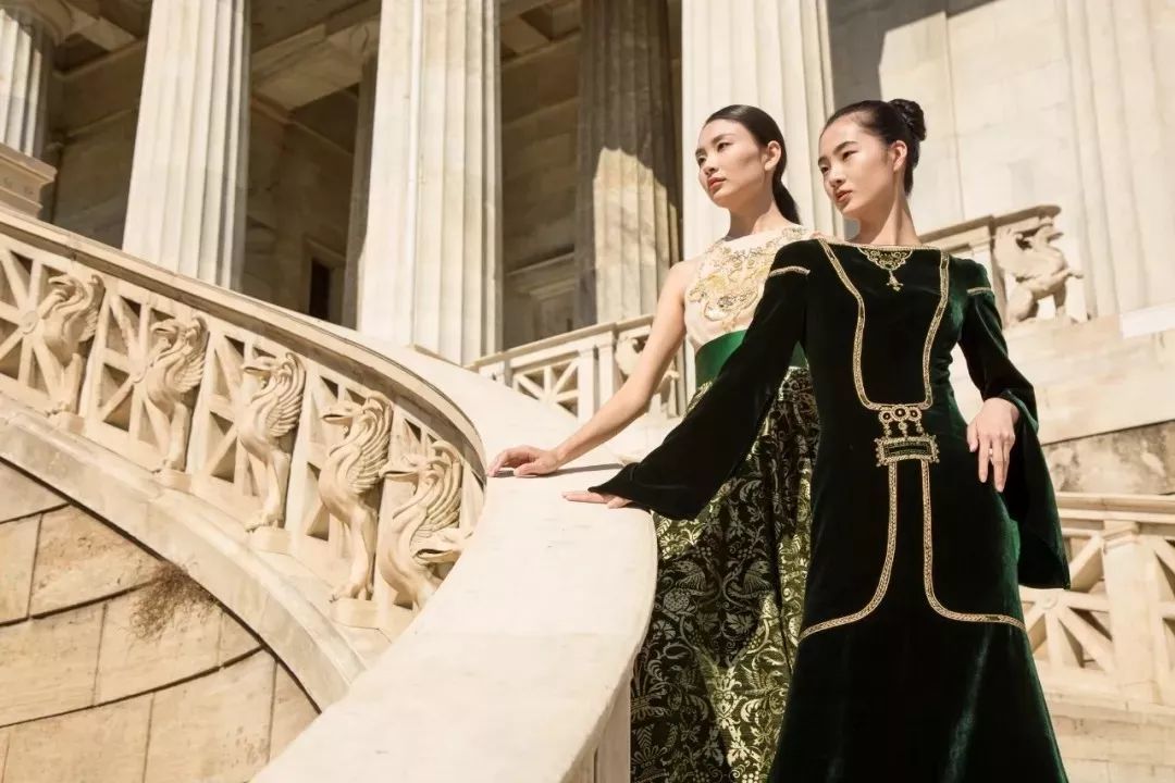 旗袍走秀时,如何把握音乐韵律展现魅力?