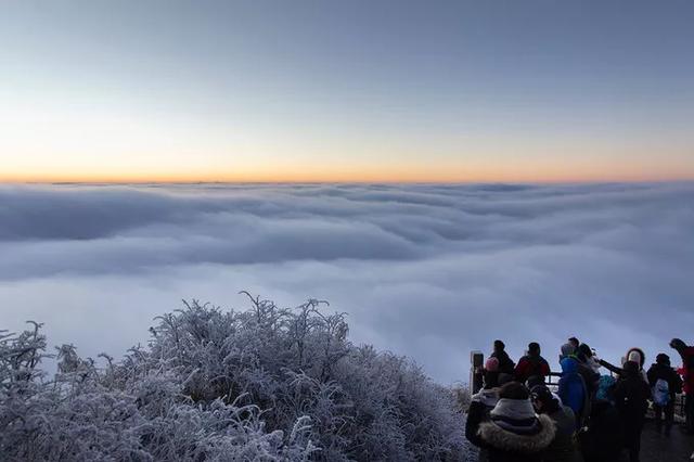 冬季徒步登上峨眉山金顶是什么体验?