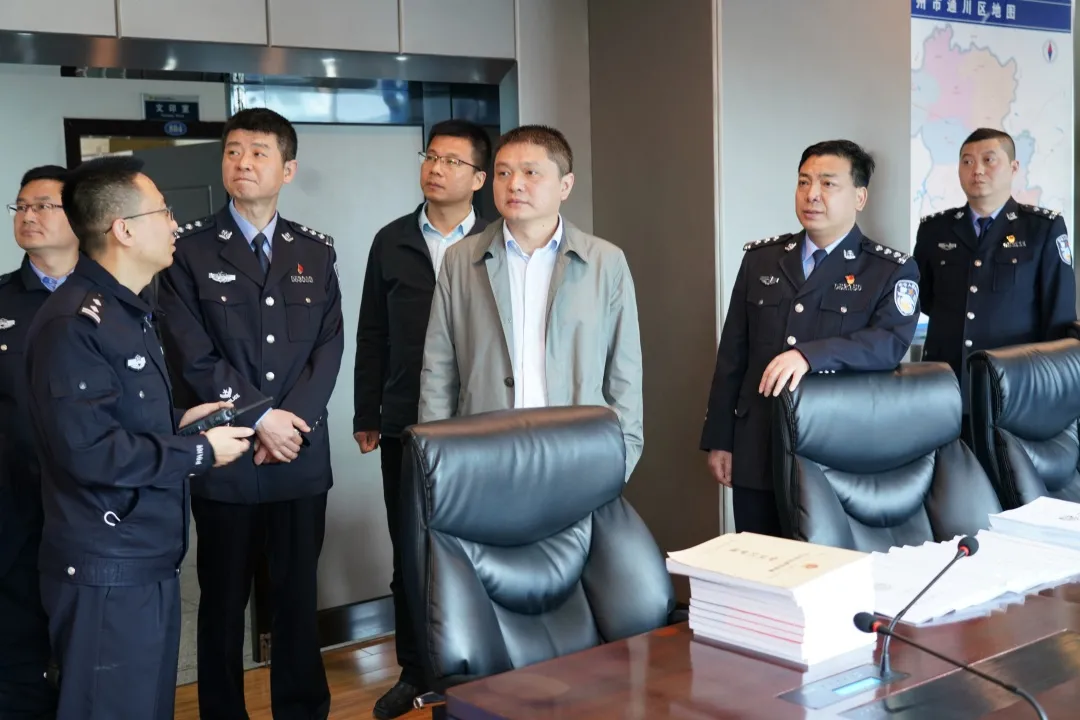 王洪刚一行到区公安分局调研督导政法队伍