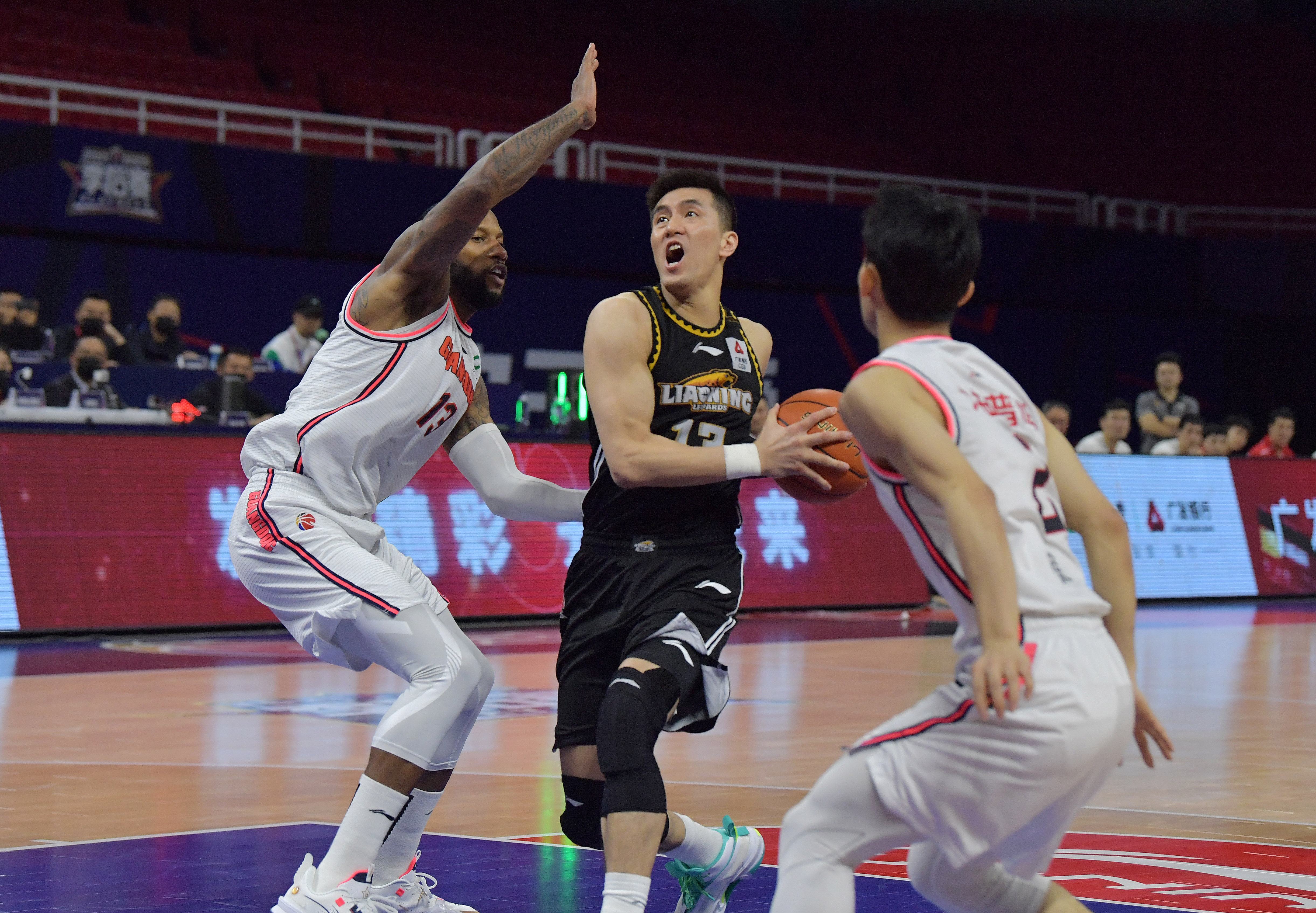 cba巨人蹒跚英雄孤胆20212022赛季cba季后赛半决赛盘点