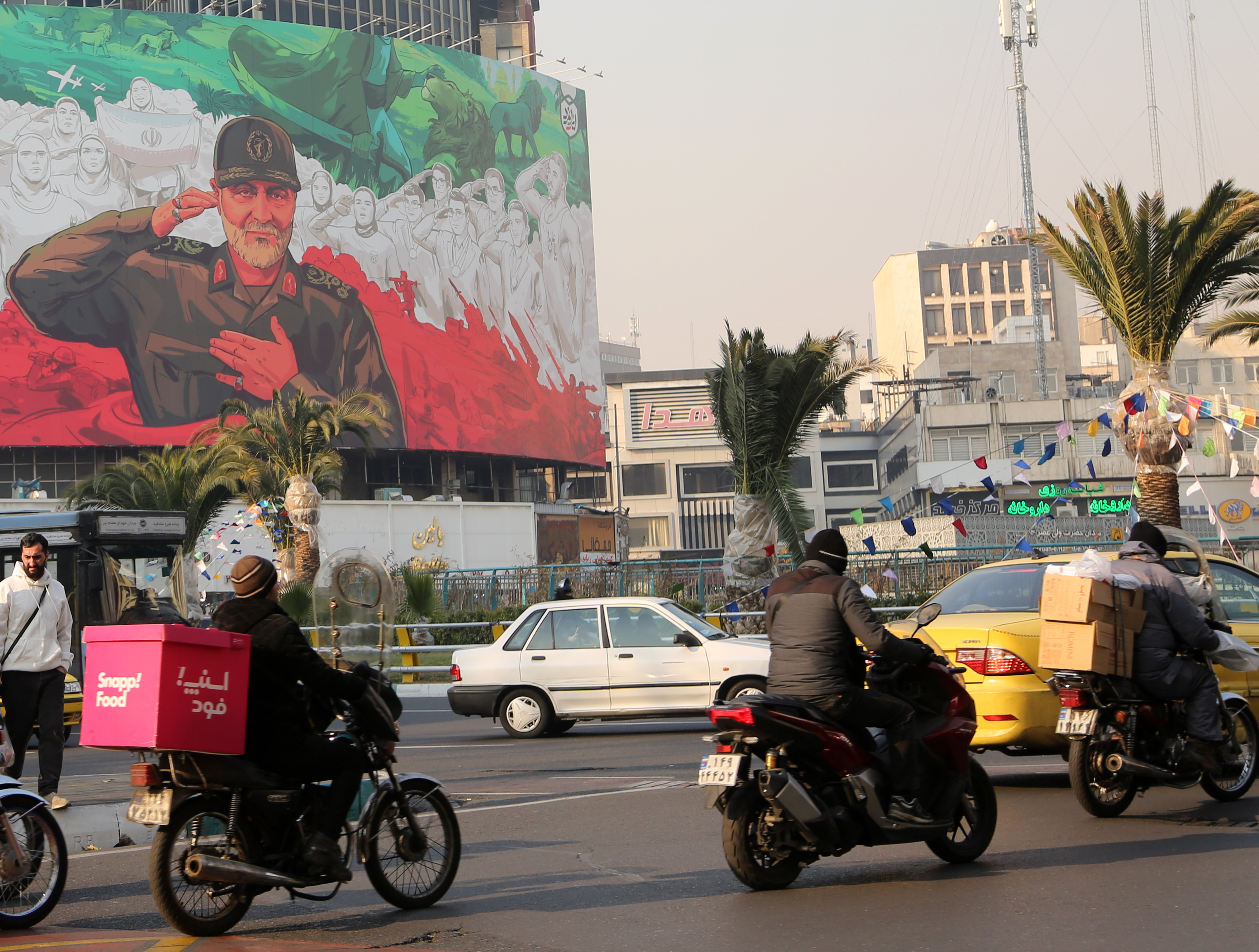 特朗普再次威胁伊朗伊朗军方：团结起来挫败敌人阴谋