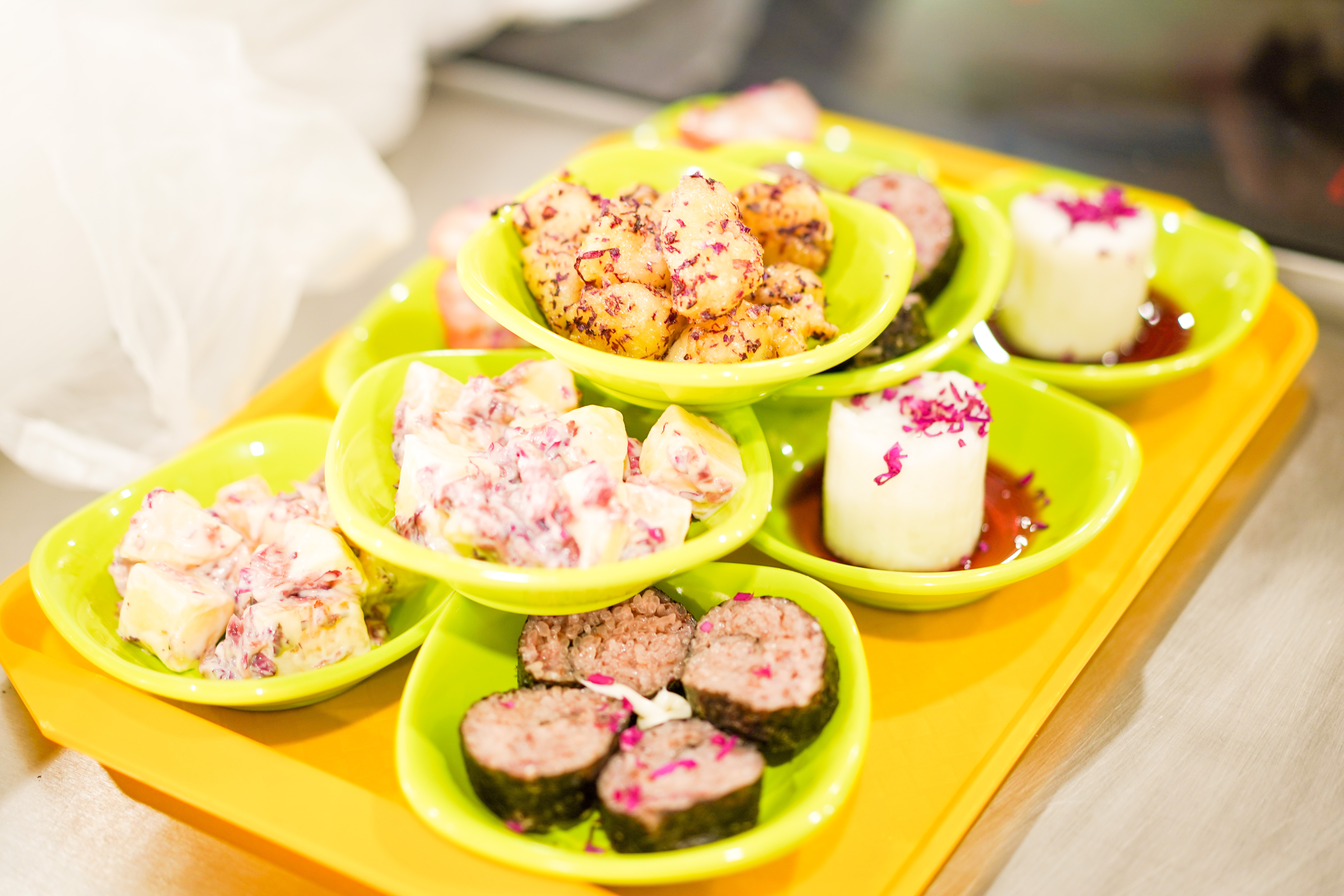 每天400斤玫瑰花30多个菜品云南大学的玫瑰宴馋哭网友