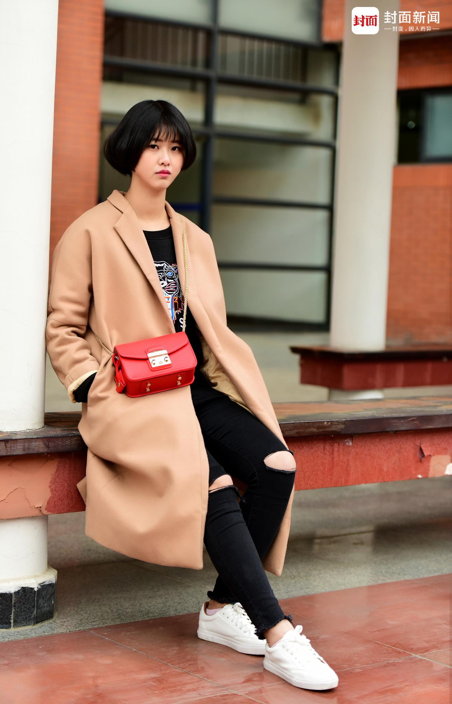 当然是落肩的阔型大衣啦~——每日一look——掌声欢迎今天的麻豆