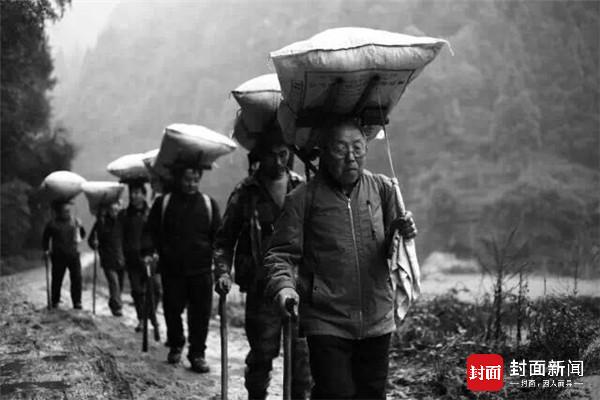 拍摄巴山背二歌