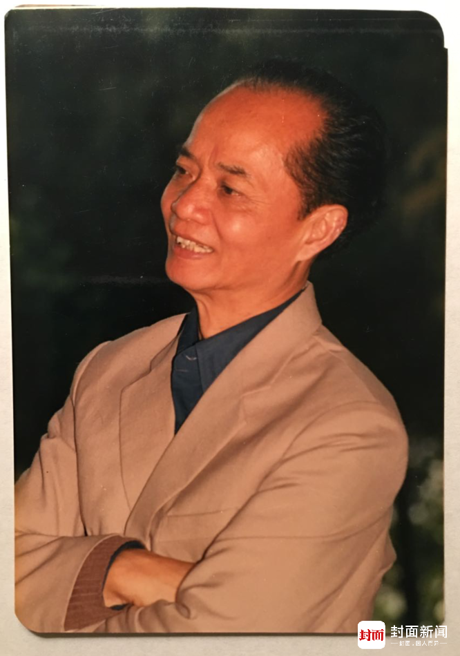 "红岩之子"杨益言遗体告别在重庆举行