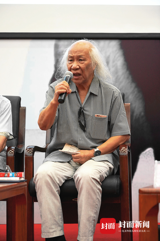 知名作家,诗人徐刚: 作为知名作家,诗人,徐刚独特的气质让人印象深刻.