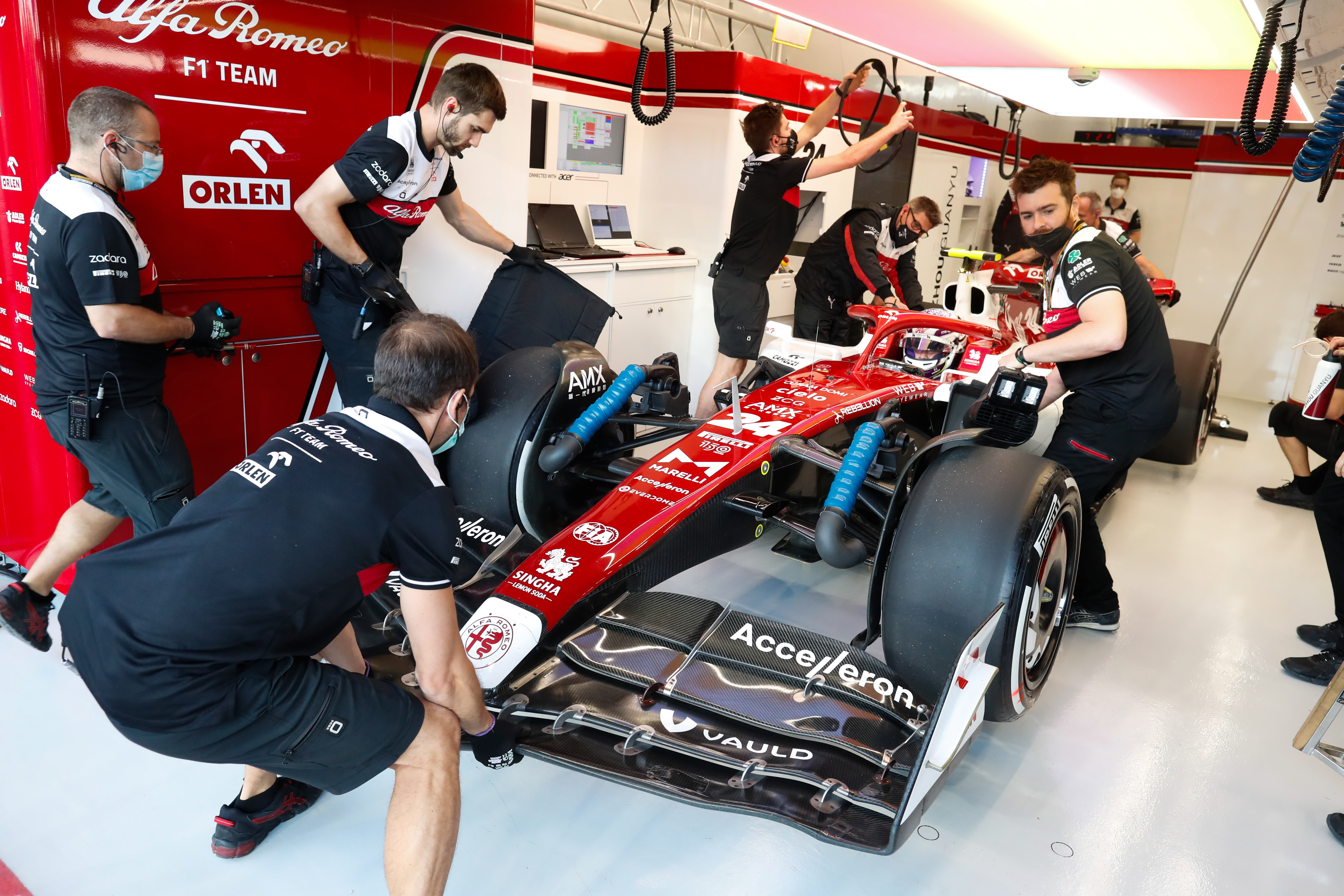 追光周冠宇的10句话展现f1赛场的中国速度