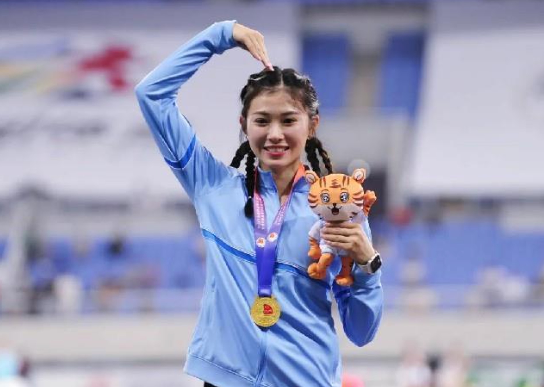 追光 | 亚锦赛未能完赛后，跨栏女孩吴艳妮定下新目标 - 封面新闻