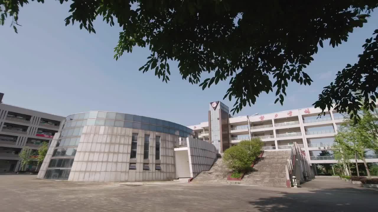 自贡高考特别报道一2020年高考重铸辉煌蜀光中学用公能燃起教育生命力