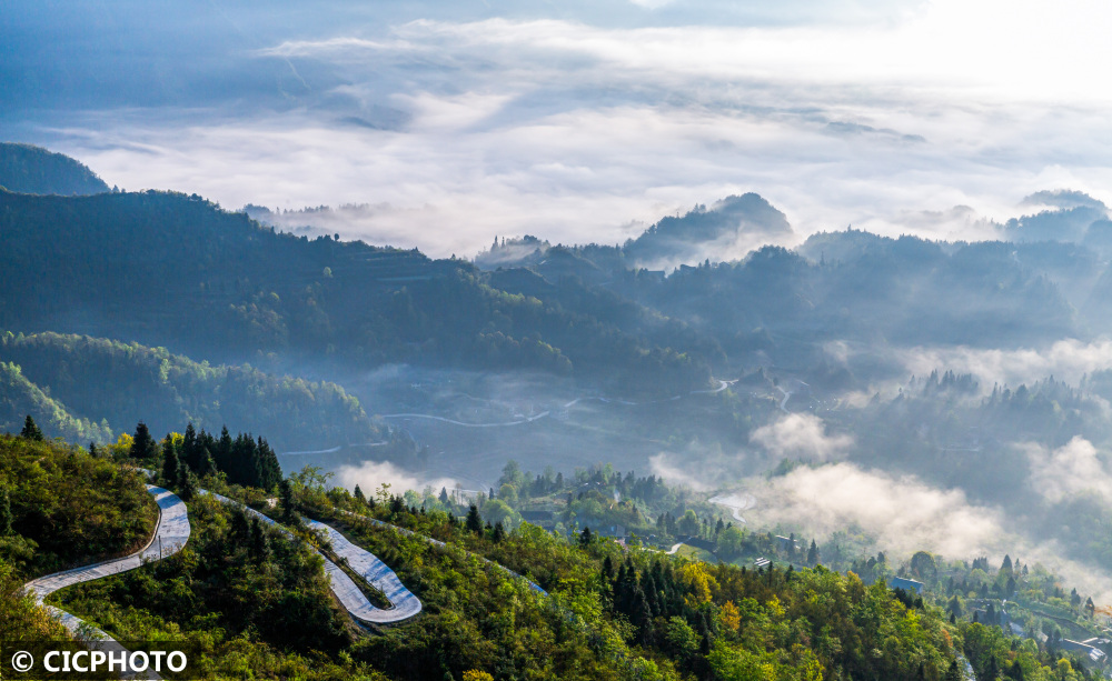 重庆南川春和景明晨雾如画