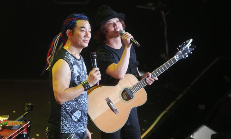 任贤齐成都演唱会满满成都元素火锅摆上台成都歌手宋秉洋助唱