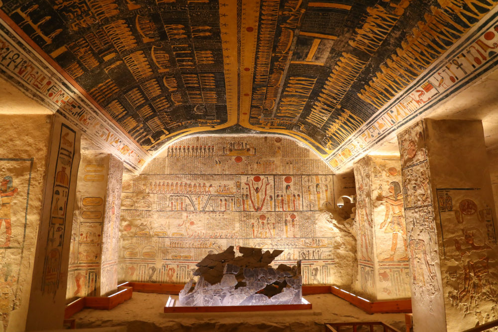 帝王谷里炫彩的法老陵墓