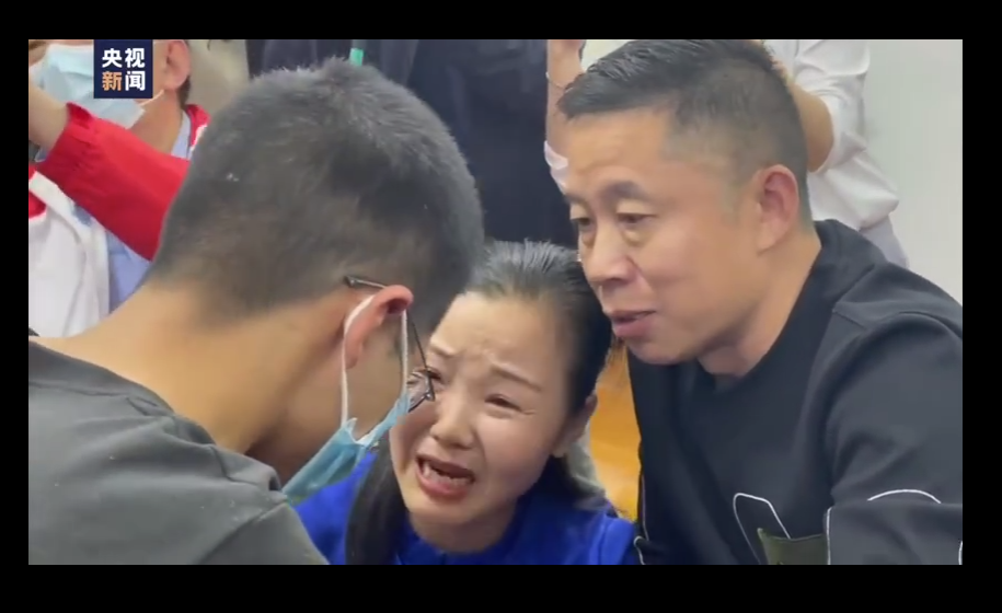 妈妈见到被拐14年儿子的反应，看哭了！