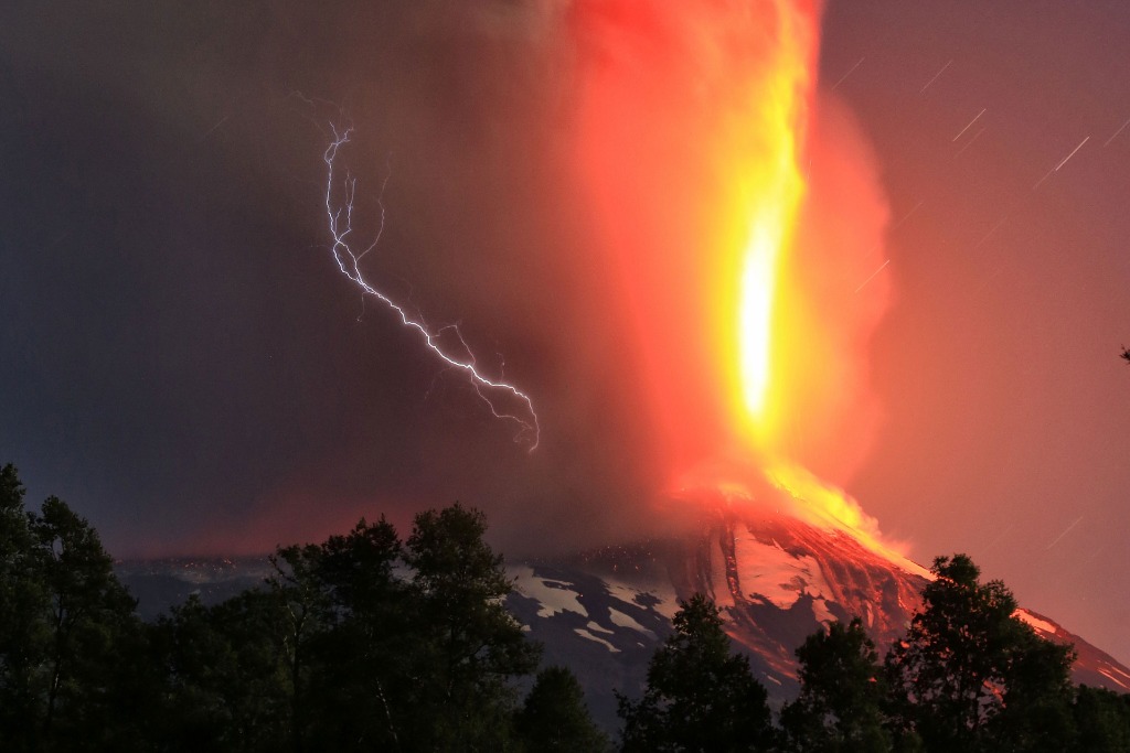 智利火山爆发2021图片