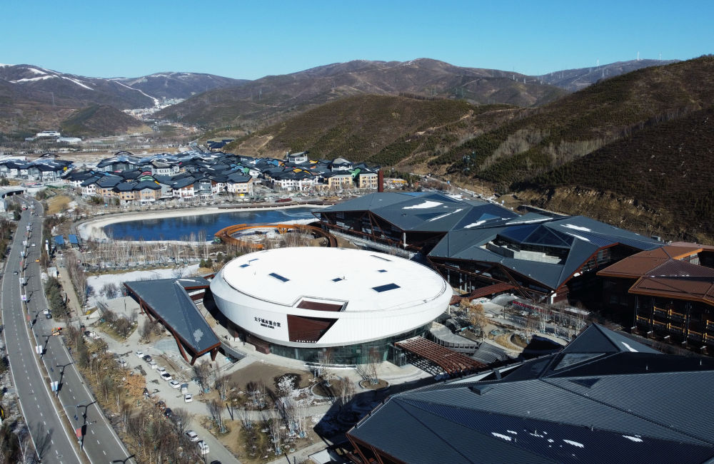 北京冬残奥会冰雪小镇送温暖