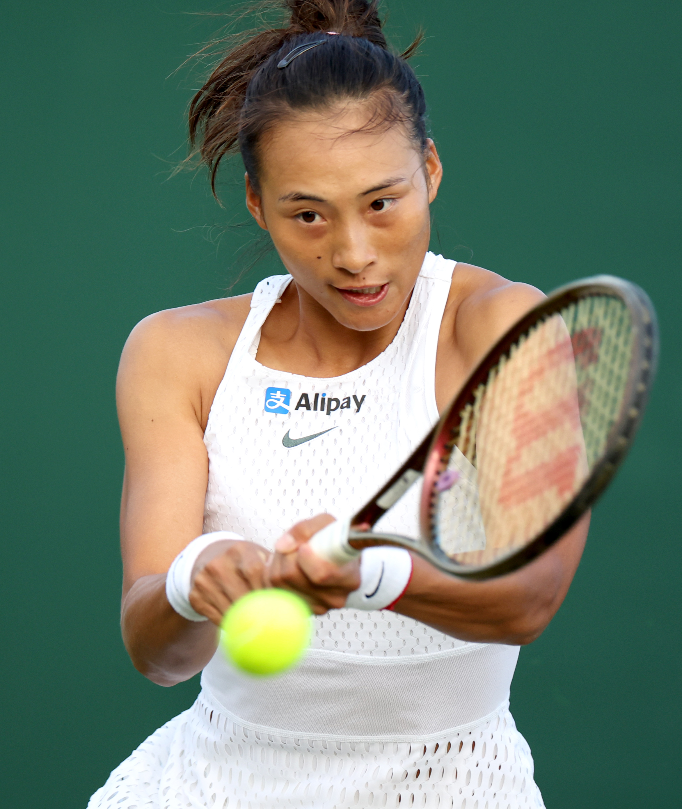 中国选手郑钦文淘汰前美网冠军 首次晋级WTA1000赛八强 - 封面新闻