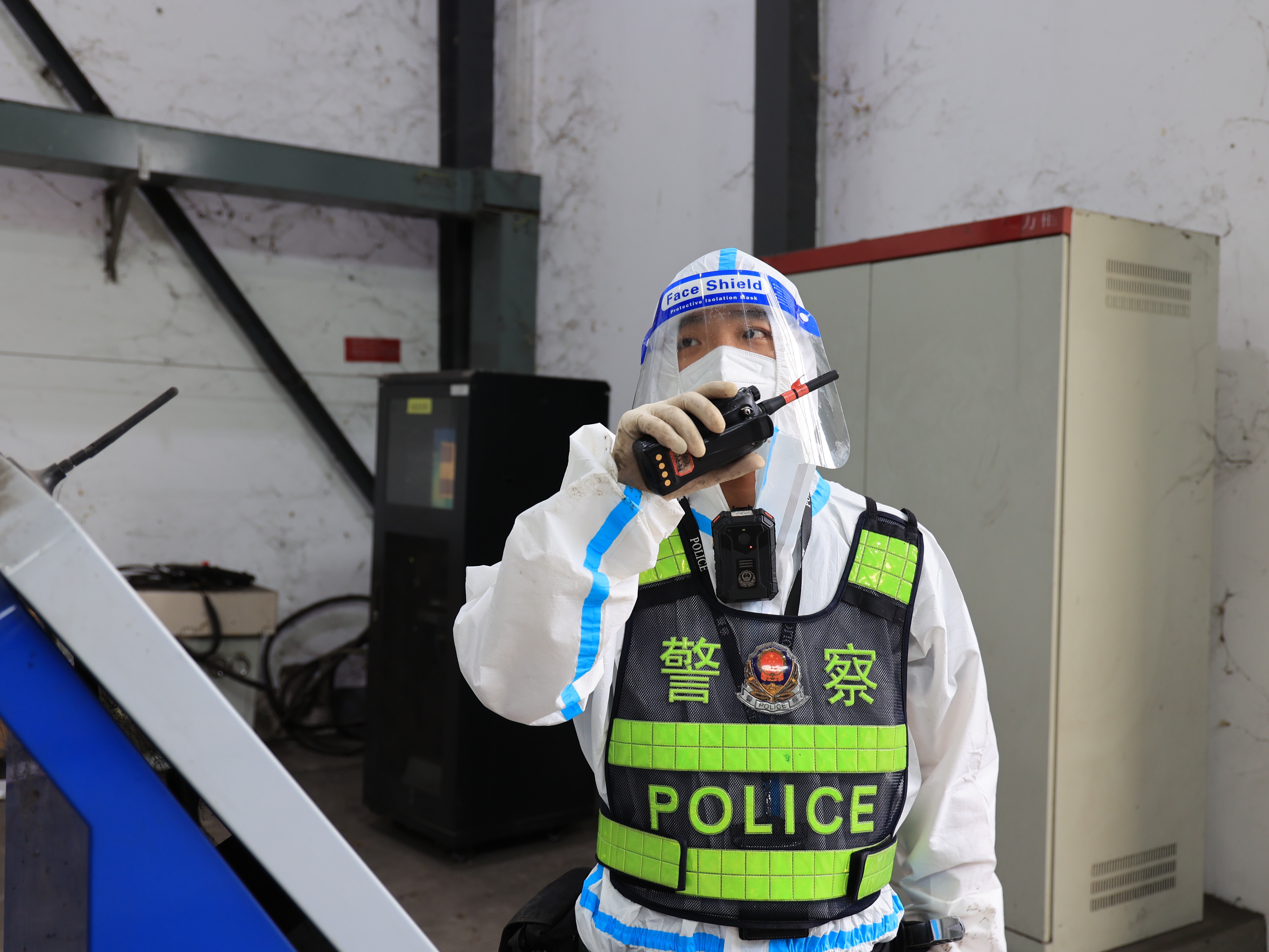 祝福这对缉毒警察的婚礼定在了国际禁毒日