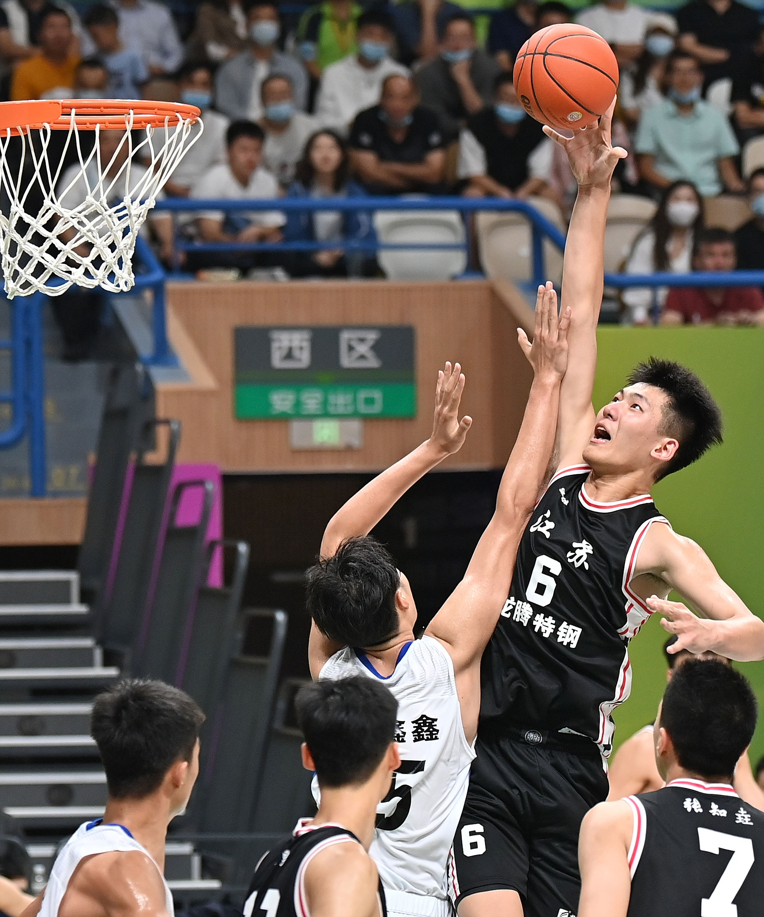 张陈治锋已离开清华大学男篮与辽宁男篮签订青年队合同 - 封面新闻