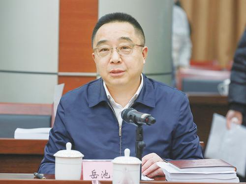 他自参加工作以来,长期在广安市所属县市工作,先后在华蓥市委宣传部