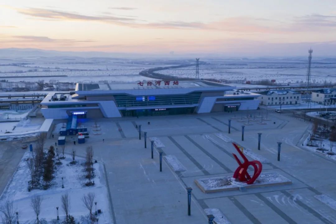 之城"说起"冬奥冠军之乡"2月15日拍摄的七台河短道速滑冠军馆金牌榜