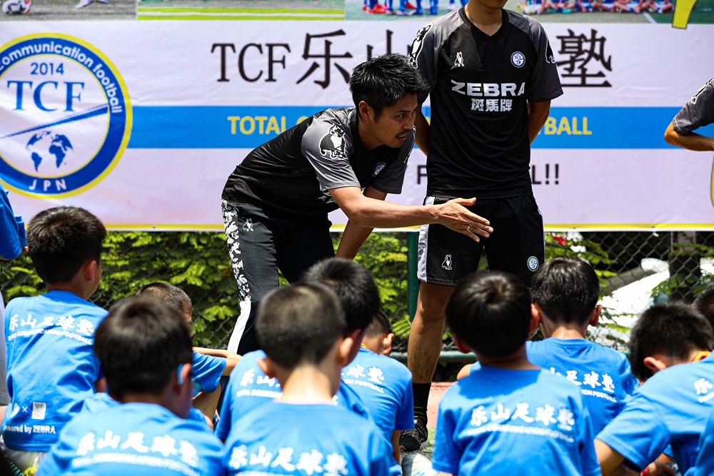 日本足球教练乐山孝志:以青训回馈深圳