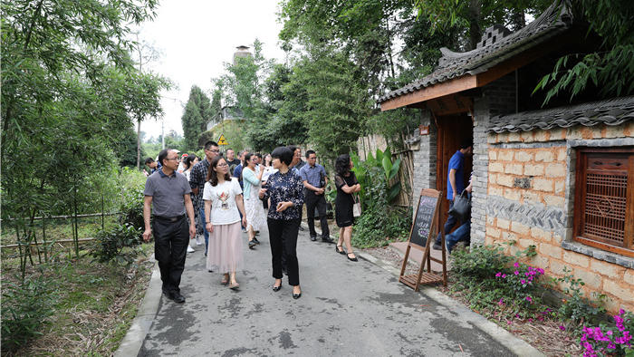 成都网红打卡地明月村如何寻找乡村振兴之路