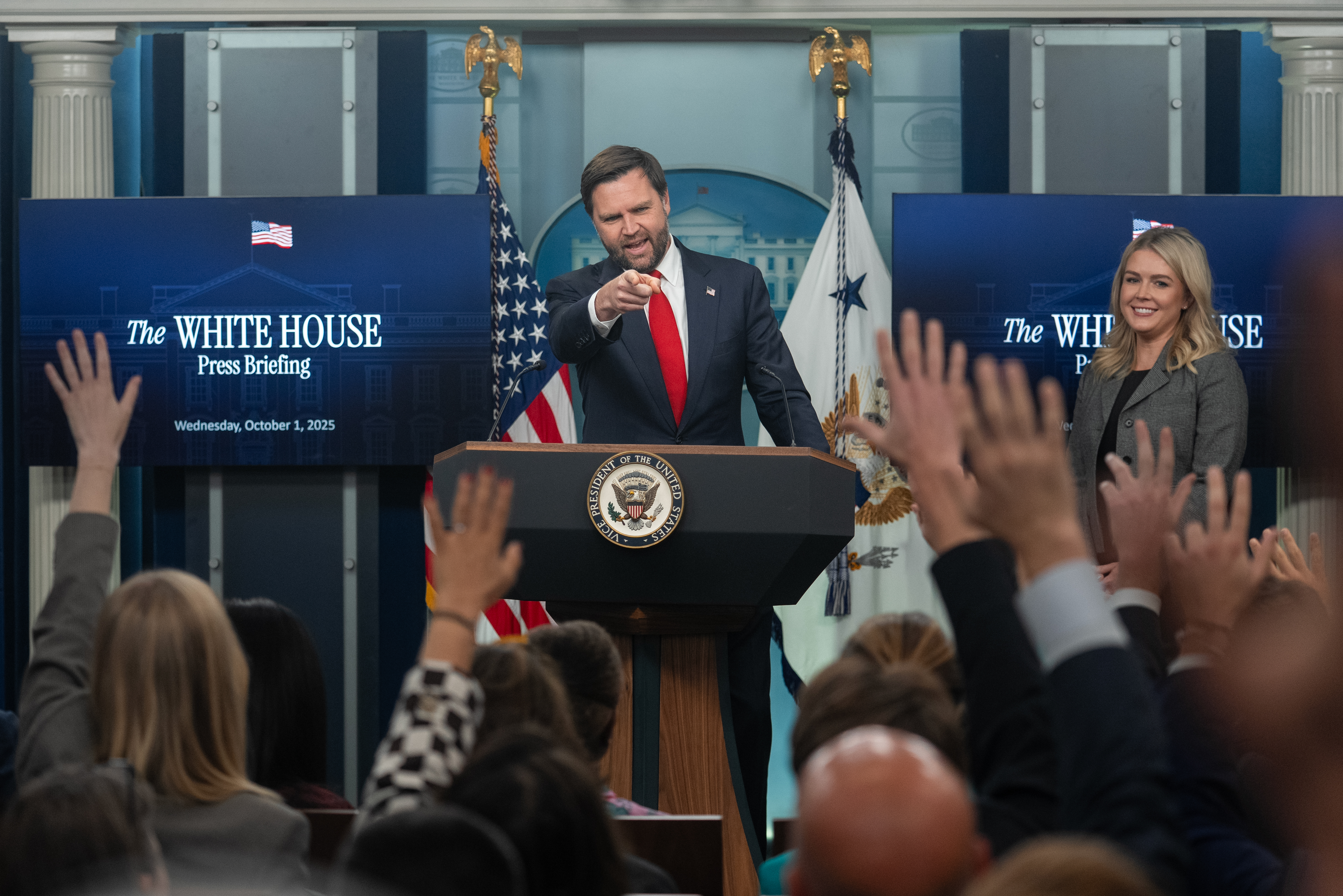 美国政府“停摆”持续多重负面影响显现