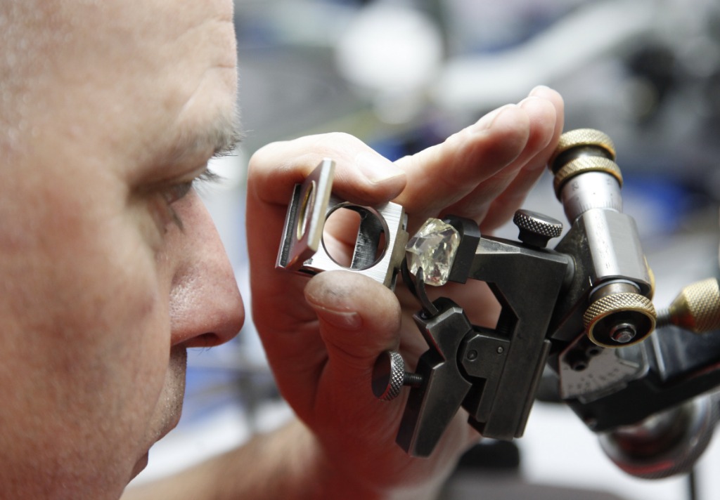 部分欧盟国家拟推动对俄钻石进口禁令比利时未表态