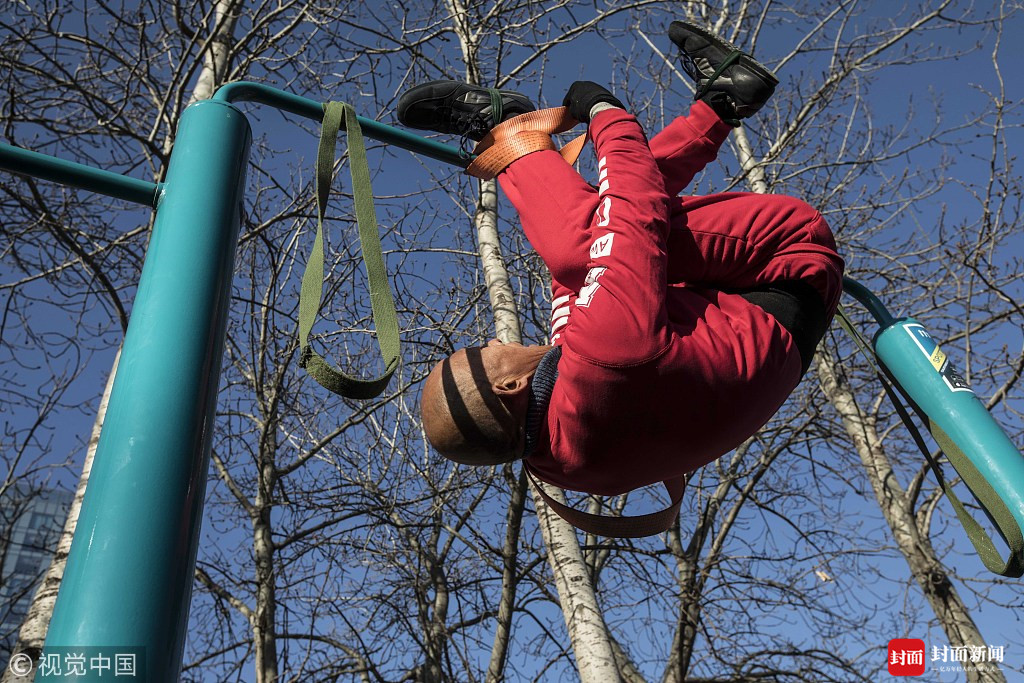 双击666 大爷以"杠"会友斗绝活