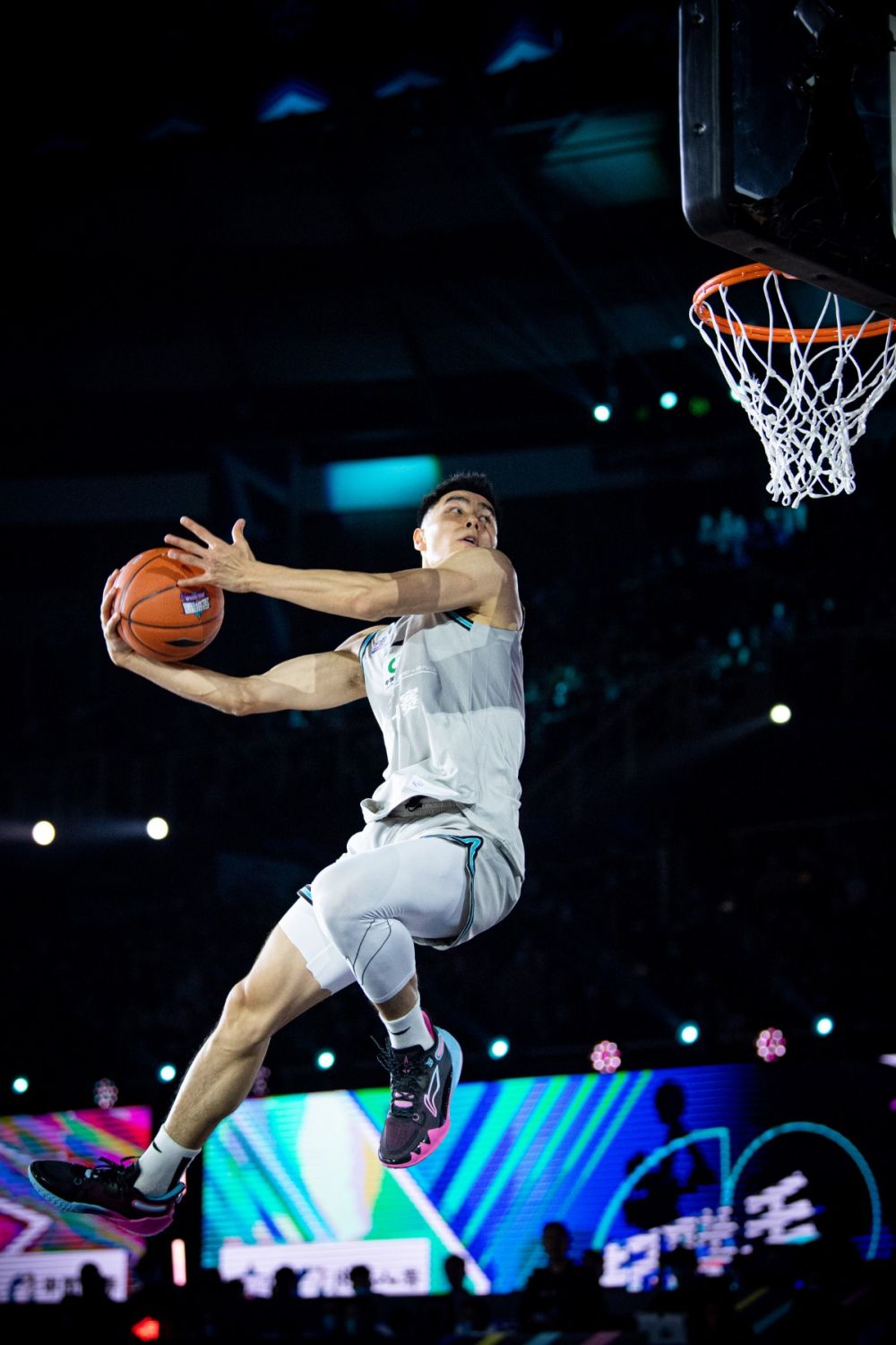 cba全明星周末南区击败北区赵睿荣膺mvp