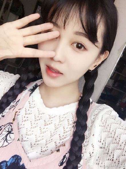 【校花校草】学播音的妹子清纯恬静,惹人怜爱