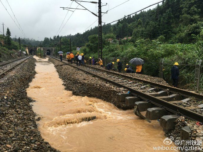 暴雨致湖南铁路中断最新消息:水害铁路线路已抢修通车