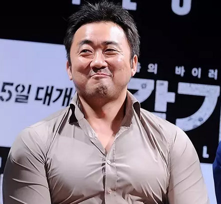 好啦,今年韩国电影最佳男配就是马叔叔你了!