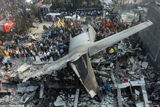 飞机坠毁图片高清现场图片