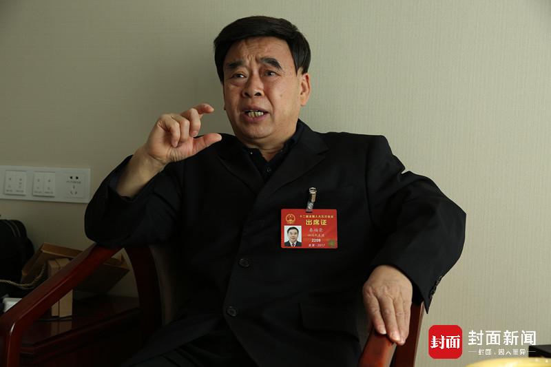 两会封面|全国人大代表建议:延长春节假期至10天 落实带薪休假