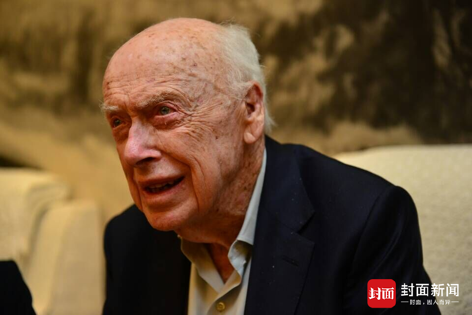 诺奖获得者dna之父詹姆斯·沃森来蓉 在川大提前过90岁生日 - 封面新