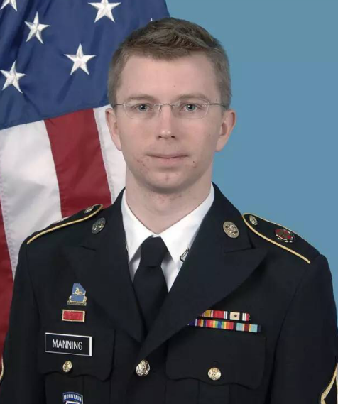 斯诺登前辈切尔西·曼宁晒出狱首照 已在狱中接受变性治疗